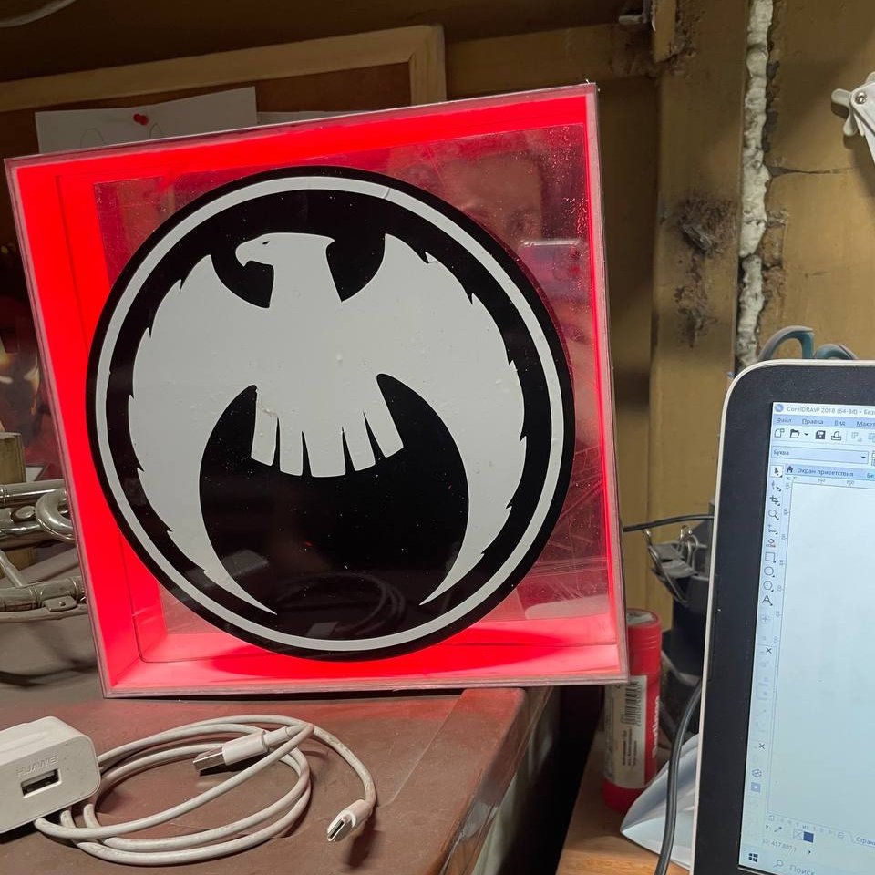 Супер муж за пару часов собрал накануне игры такую штуку 
Она и комнату Принца Андо украсила и на похоронах пригодилась)
#Cetaganda2024