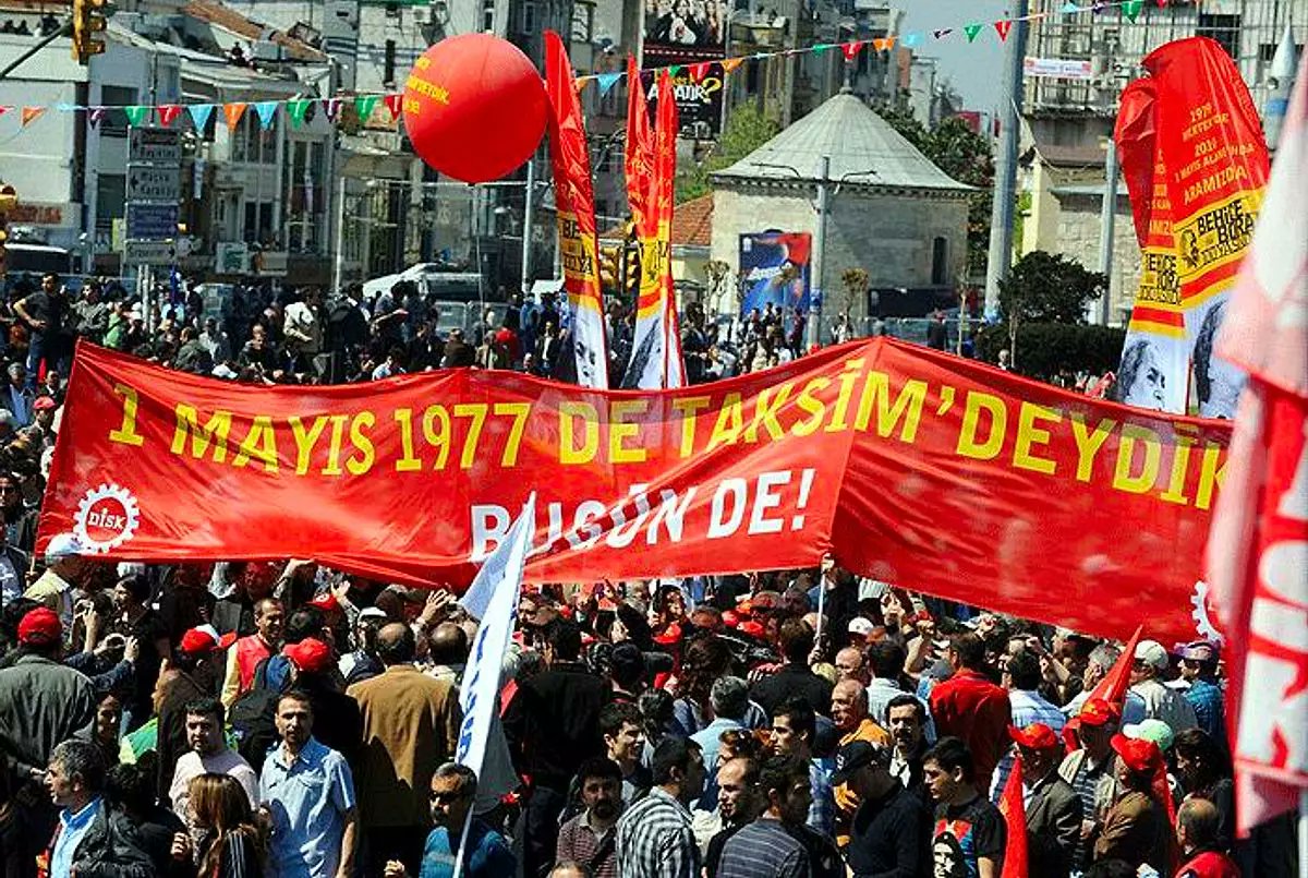 #1mayis2025hemenbugun 1 Mayıs 2025 Perşembe: İşçi Bayramı'nı, Taksim'de barışçıl biçimde kutlamanın hukuki yolu, hemen bugün (02/05/2024) başvurmaktır. AYM kararını 'doğrudan' uygulamama gerekçesi yaratabilirler ama bugün yapılacak başvurunun açıkça veya zımnen reddi üzerine…