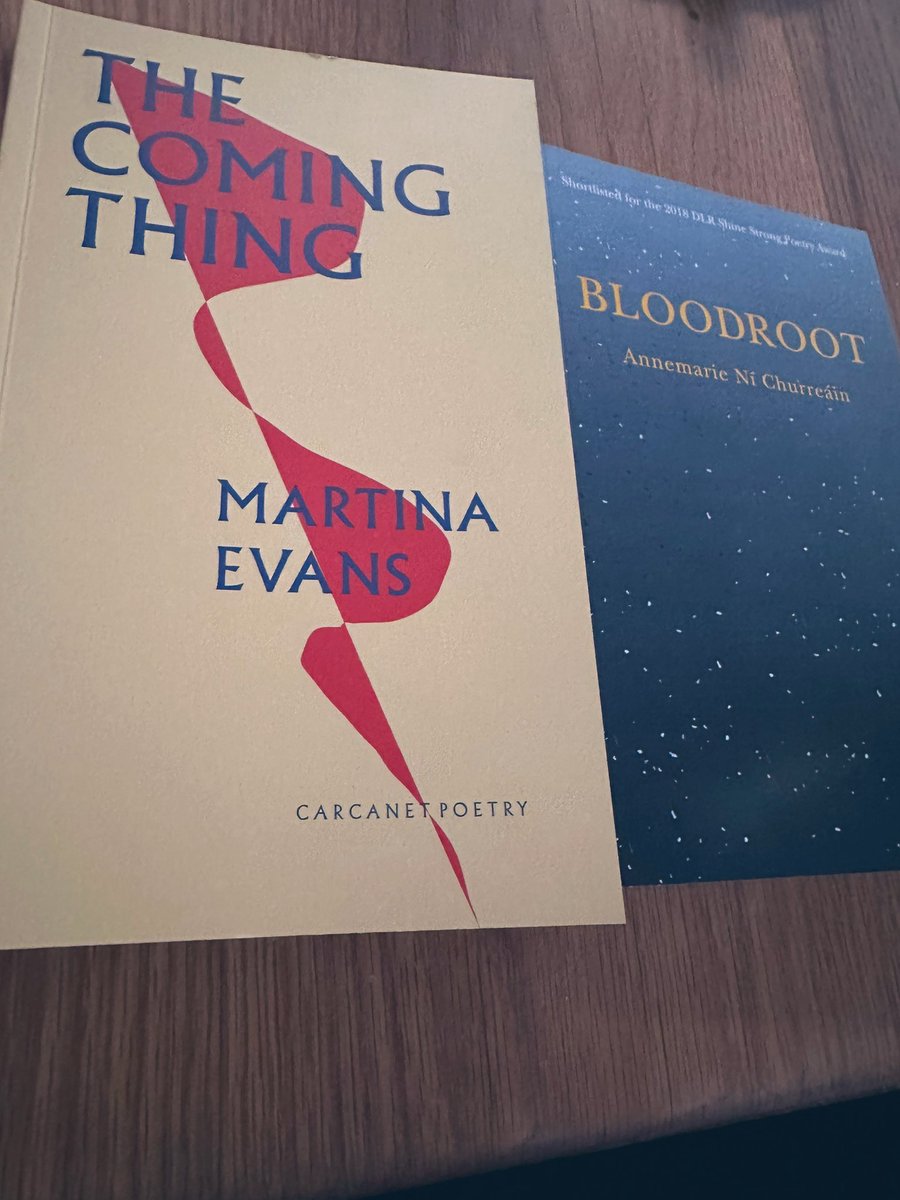 A brilliant evening of poetry from two inspirational poets reading & in conversation @EnglishUCC moderated by the always excellent @Quirke_Liz Can’t wait to read Martina Evans’ The Coming Thing & got Bloodroot this time as well from @NiChurr having loved The Poison Glen🖤