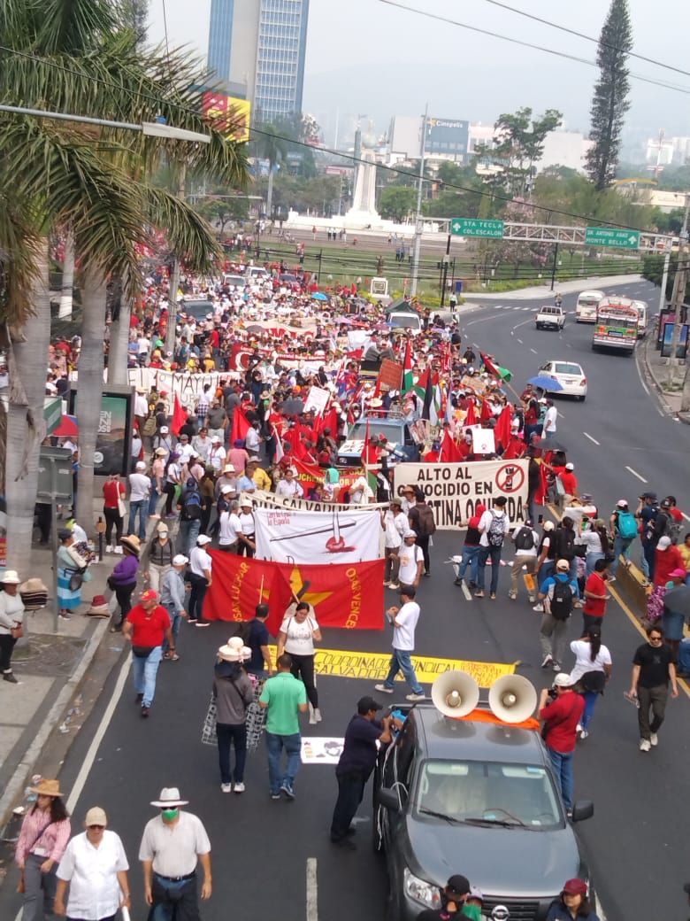 VerdadDigitalsv's tweet photo. Clase trabajadora y el partido #fmln salió las calles a marchar por el dia internacional del trabajo. https://t.co/d3aJq8EFMa