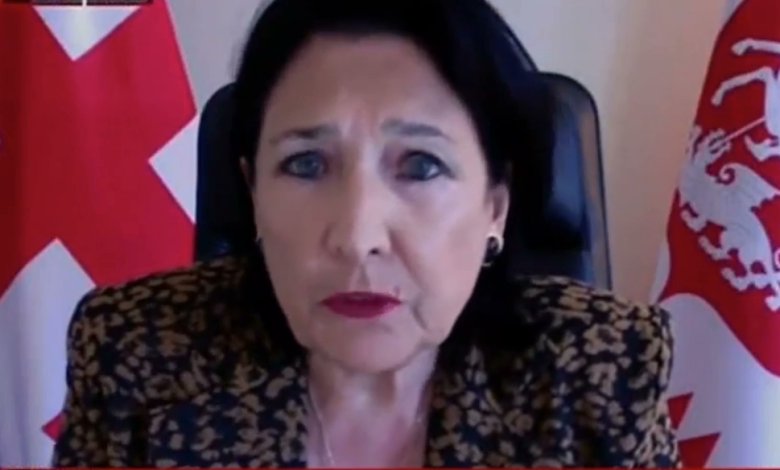 🇬🇪La présidente Salome Zurabishvili a déclaré être du côté des manifestants ce soir. Elle a cependant appelé à ne pas s'attaquer au Parlement et plutôt à attendre les élections pour démontrer sur le long terme que « la Géorgie n'est pas la Russie ». Pro-européenne, ancienne…