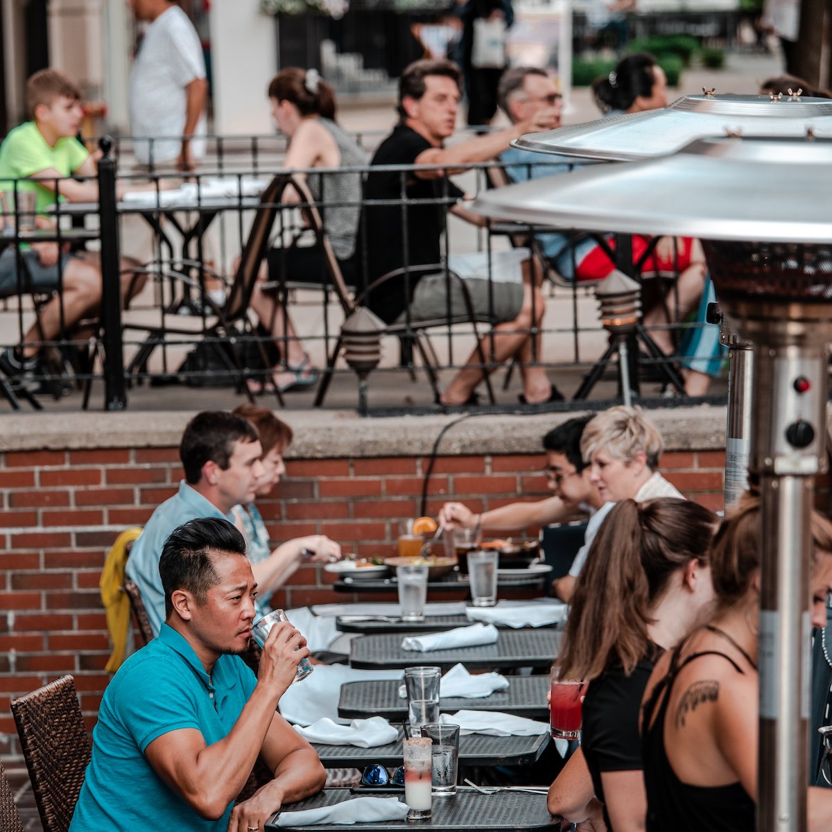Patio season is here, and Get Gigs is bustling with opportunities! Open the app and explore the latest restaurant gigs near you. Enjoy the sunny days ahead while earning extra cash!