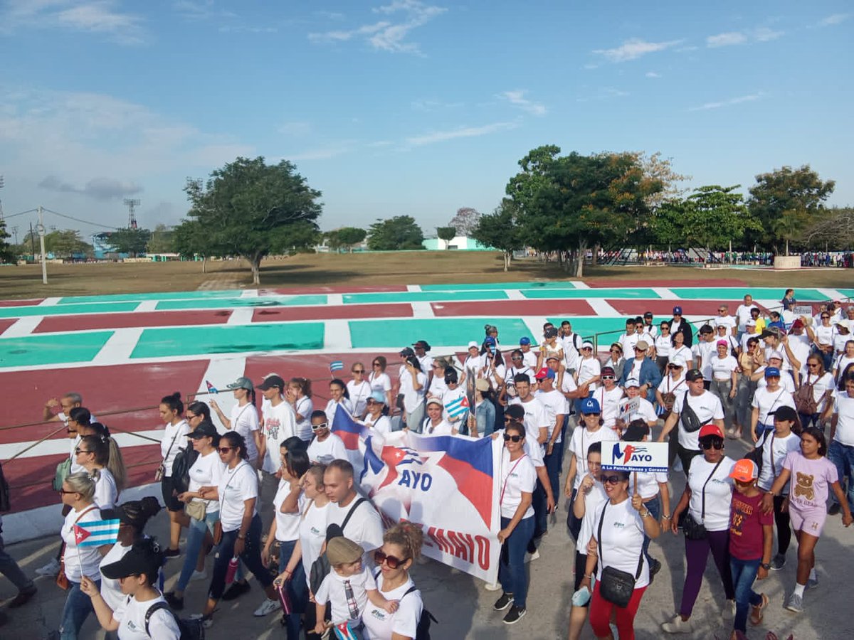 Más instantáneas de la participación de los trabajadores en la celebración por el #1Mayo en la tierra del #LatirAvileño  #PorCubaJuntosCreamos @DrRobertoMOjeda @YaquedeCuba @EduardoLpezLey3 @EVilluendasC @NexyVelizNaranj @JHGcasanova