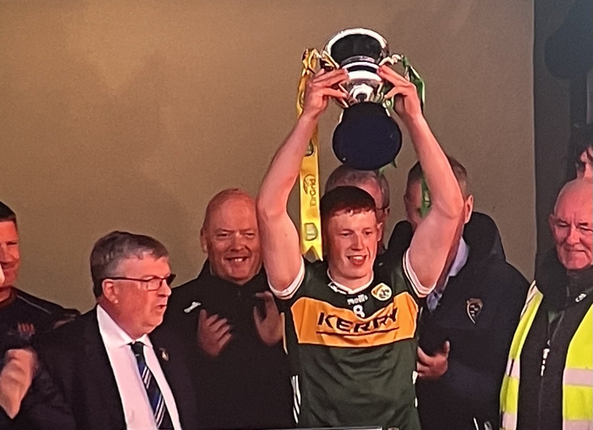 A famous name in Kerry football that spans exactly 100yrs, Robert Stack, lifts new Munster U20 trophy named after Noel Walsh, former Munster Council chairman & selector when Clare won 1992 Munster SFC. Maith sibh beirt!