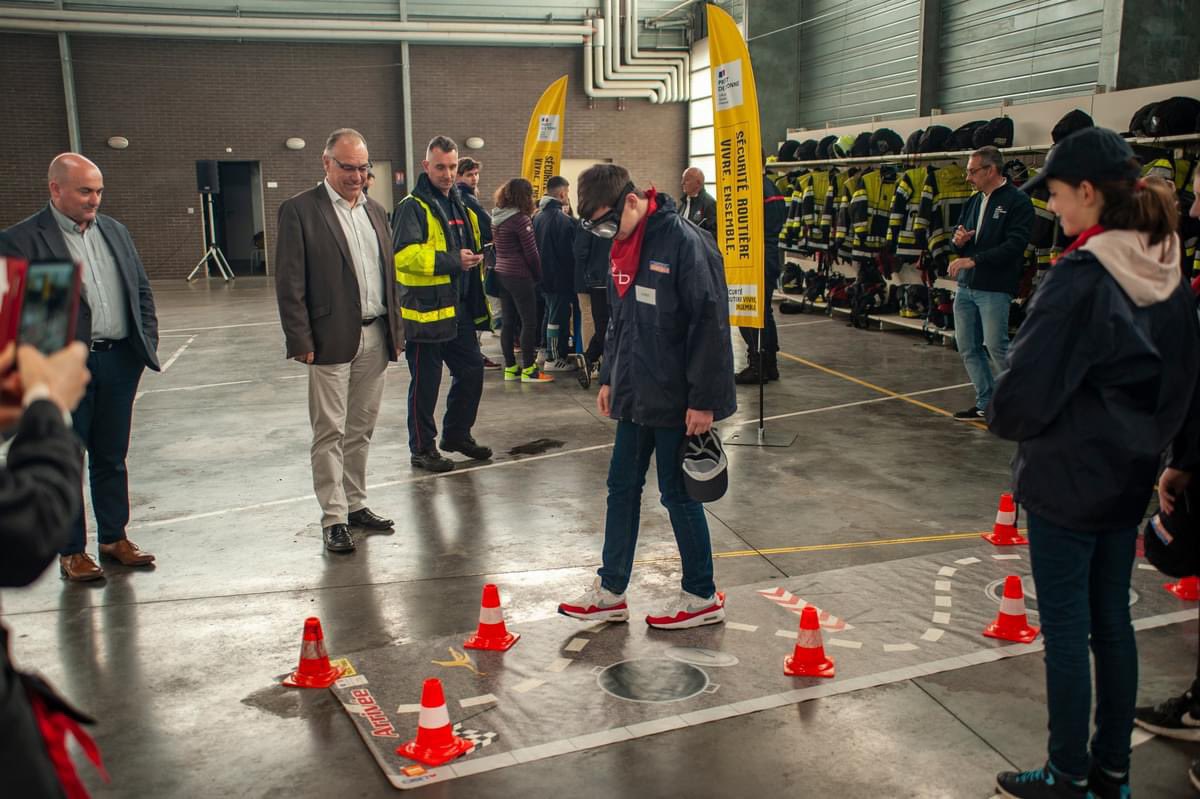 SDIS_89's tweet photo. 🧢Journée cohésion des cadets de la @SecCivileFrance avec les services de la préfecture &amp; forces de la #SécuritéIntérieure : 191 jeunes, 14 établissements scolaires dans le @Departement89.

🧑🏻‍🚒👮🏻Les actions en faveur de la jeunesse, avec l'#ÉducationNationale, sont essentielles. https://t.co/XWCibnGHBP