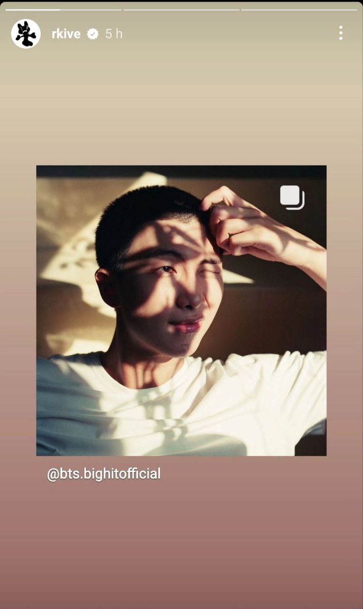 army_malaga's tweet photo. — 📸 #NAMJOON | HISTORIAS DE INSTAGRAM
⚪ RM compartió a través de sus historias tres publicaciones.
- ¡Denle mucho amor a sus publicaciones por favor ! 🙏🏻
📎 https://t.co/ugQzzMpSRc
#BTSINFO #INFOBTS #NAMJOONINFO #INFONAMJOON #RMINFO #INFORM https://t.co/rVGLfe8yM4