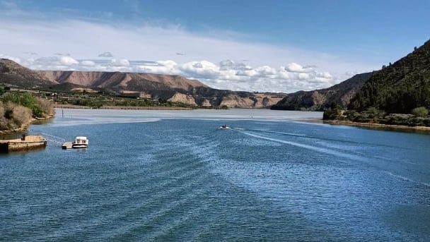 🚶 Pensant en una bona aventura? 🏞️ Et recomanem el #GR99 Camí de l'Ebre, una ruta espectacular que segueix el curs del riu a través de paisatges impressionants.
📍 Si fas parada a #Mequinensa, no et perdis els nostres museus i l'Aiguabarreig! 
buff.ly/3UMqZCm