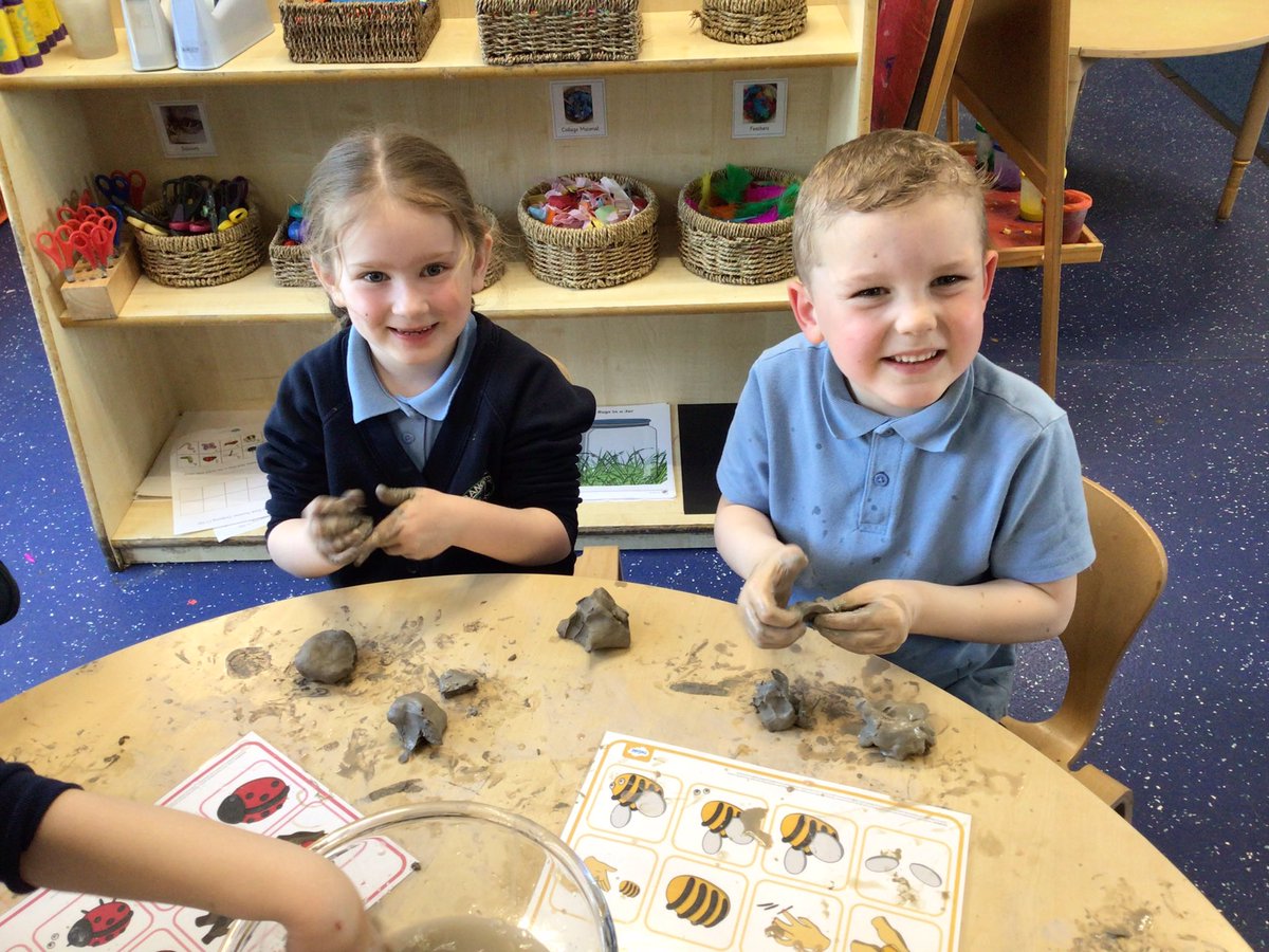 We have been busy using our Eli powers to create minibeast sculptures using clay. It was lots of fun and very messy 🤩👨🏼‍🎨🕷️🐞🦋 #ELIinaction