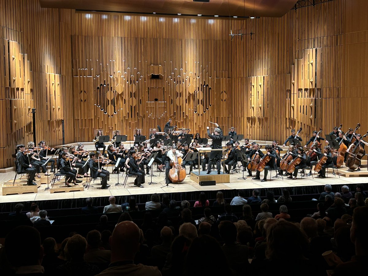 We’ve been treated to some amazing performances from our Gold Medal finalists! They brilliantly performed Ginastera, Copland and Nino Rota alongside the Guildhall Symphony Orchestra, conducted by @jonathanbloxham