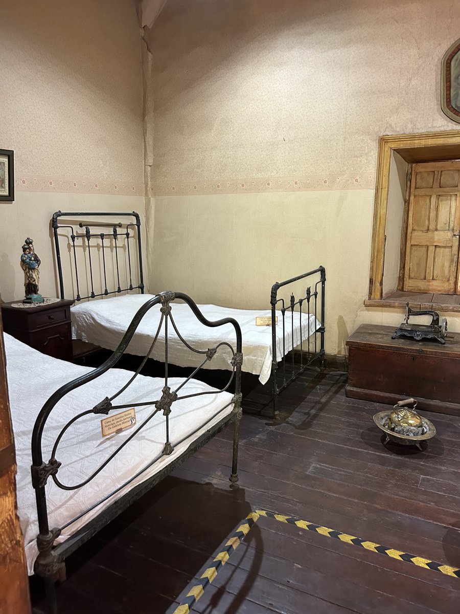 La modesta y única habitación que fue la casa de Gabriela Mistral en Montegrande, Paihuano, a pasos de la iglesia del pueblo.