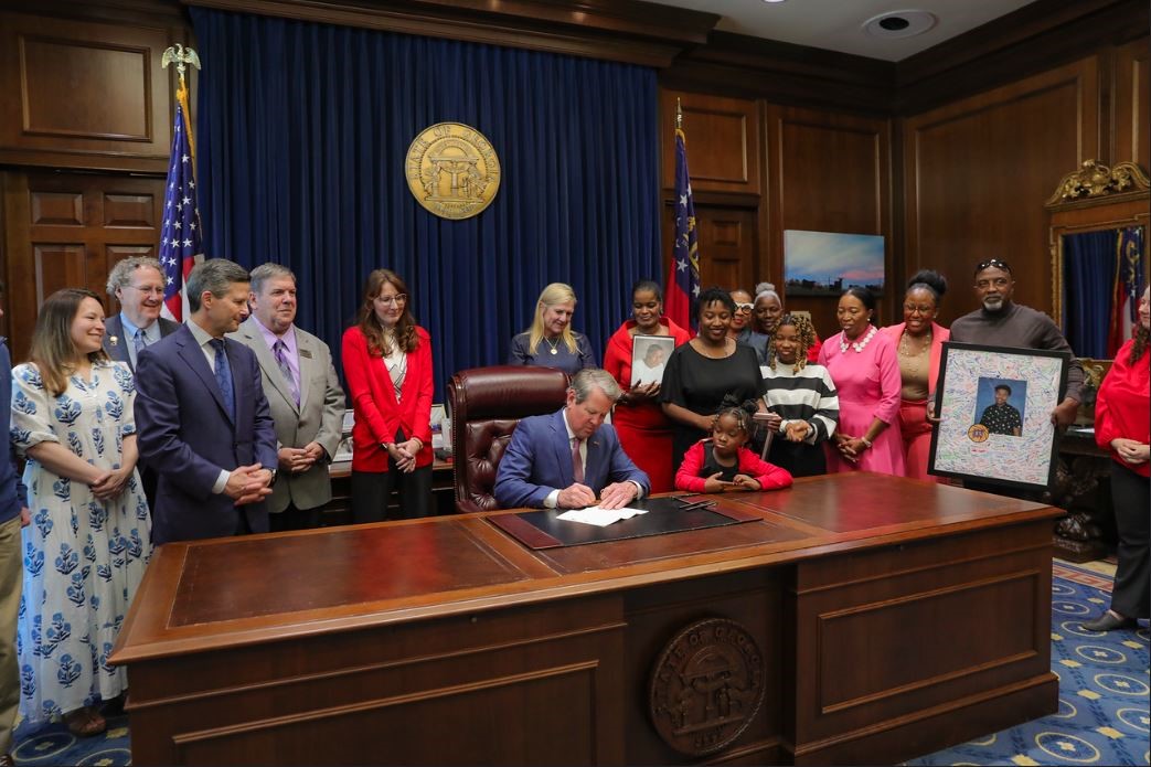 .@GovKemp signed a bill into law last week requiring AEDs & cardiac emergency response plans in all GA public schools. Learn how @ACC_Georgia spearheaded this legislation & more federal updates in the latest #HeartPAC Update: bit.ly/44m9Amu #ACCAdvocacy