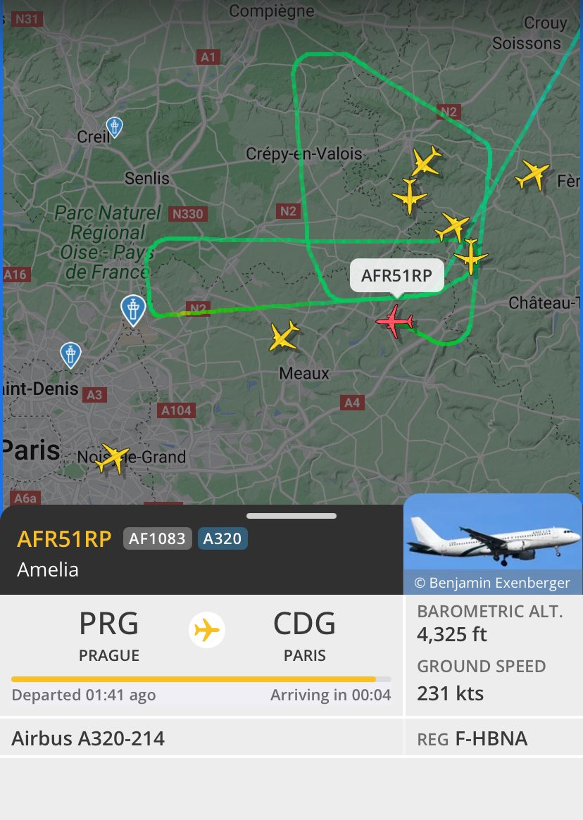 🌩️#Orage : Énorme supercellule touchant de plein fouet l’aéroport de #Paris - Roissy CDG avec #grêle et pluies diluviennes (21.9mm en 12 minutes). Sacré foutoir dans les airs avec de multiples vols en attente indéterminée à l’approche des aéroports parisiens…