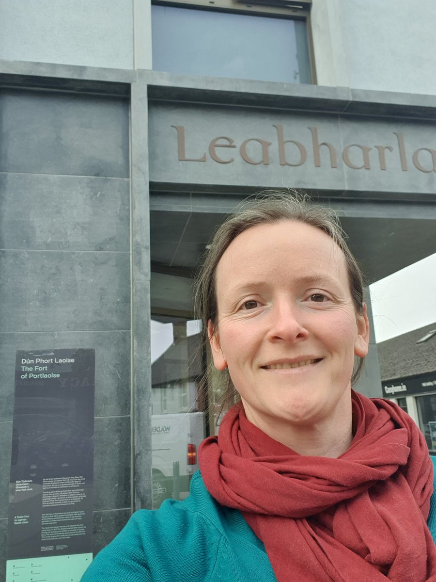 Mise níos luaithe inniu. Díreach roimh mo chiorcal áitiúil i bPortlaoise. 
Mí nua. Cad atá i gceist agat i rith na Bealtaine? 
Me earlier today. Just before my local ciorcal in Portlaoise. 
New month. What will be up to in May?
#SaolTríGhaeilge #GaeilgeGachLá #CreidimIonat