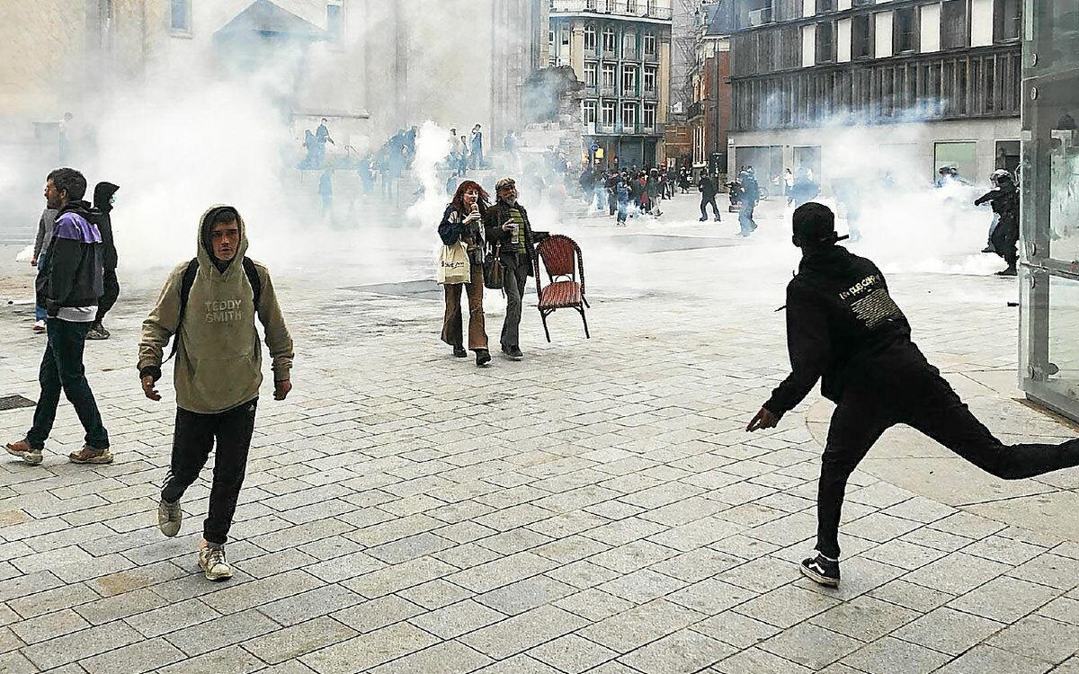 À Rennes, le 1er mai se termine sous les lacrymos place Sainte-Anne ➡️ go.letelegramme.fr/9mdo