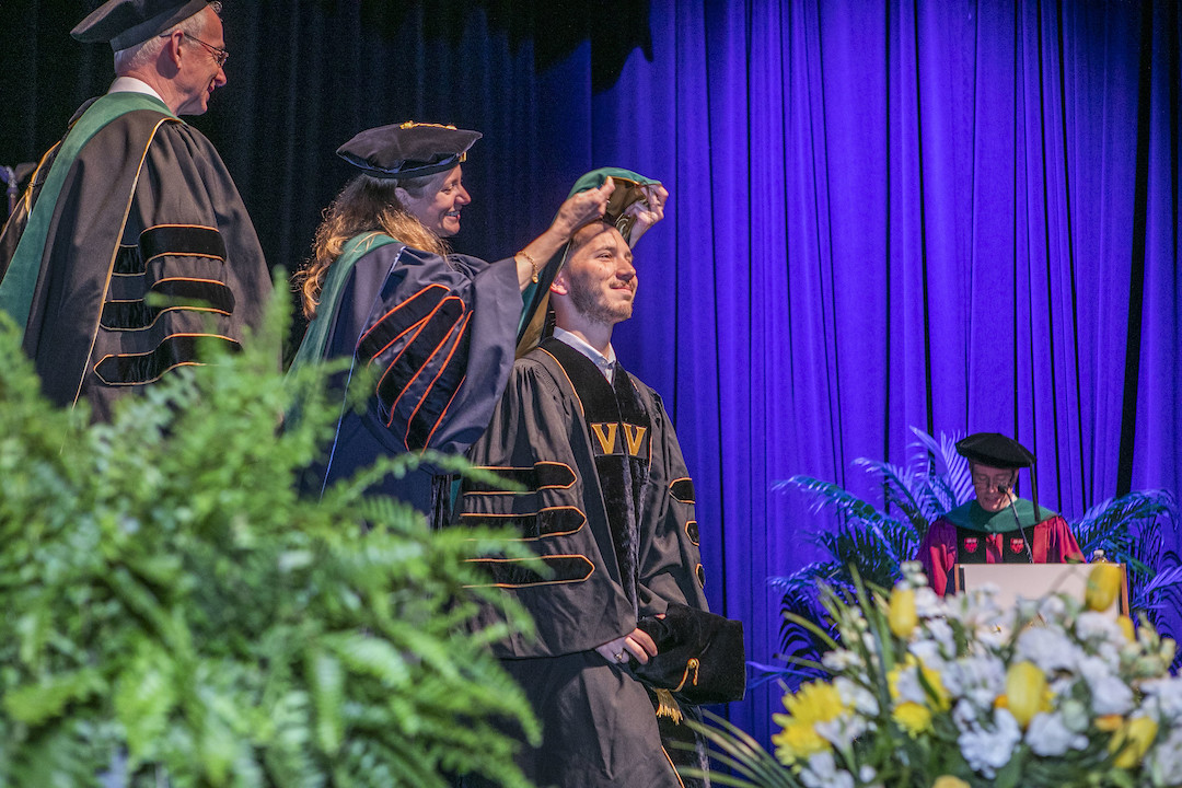 Can you believe there's only NINE DAYS until our 2024 graduates cross the stage? It feels like Commencement 2023 was just yesterday!

Alumni: What words of wisdom do you have for our upcoming grads? Share with us in the replies!

#VandyMed #VU2024 #VUSMAlum #VandyMedAlum