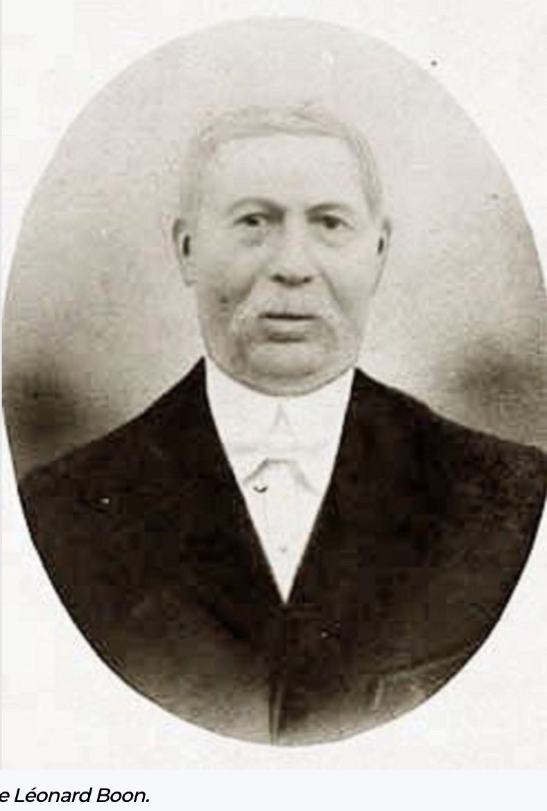 On parle de lui ts les jours mais qui est Léonard ? Petit hommage aussi à Lucien Outers. Léonard Boon (1842-1912) tenait « un estaminet dans 1 roulotte près du carrefour en question. » Il reçut la protection du prince Baudouin.En 1983, L.Outers nomma le carrefour « Léonard ».
