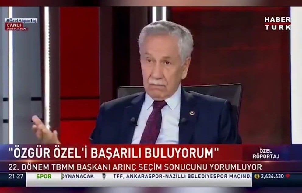 Davutoğlu, partisinin çapına bakmadan Cumhur ittifakına yönelik ahkâm kesmeye başladı. Gözlerimiz  Arınç'ı ararken, baktık ki, o da Haber Türk’te.  
Babacan'ın da  açıklamalarıyla bunlara ayak uydurması yakındır!
 Bekleyin görün! 
Küresel ajanslar görev dağılımını çoktan yapmış!…