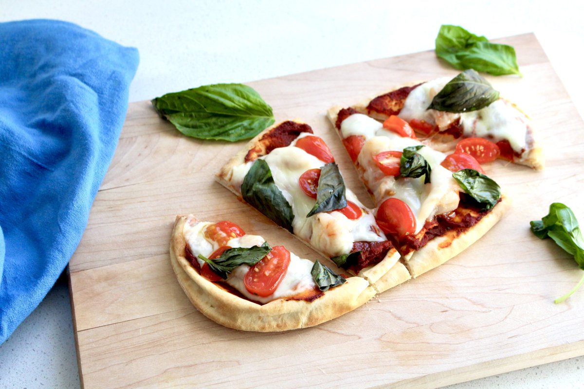 foodtofit: Naan Caprese Pizza dlvr.it/T6HPx2 #dietitians