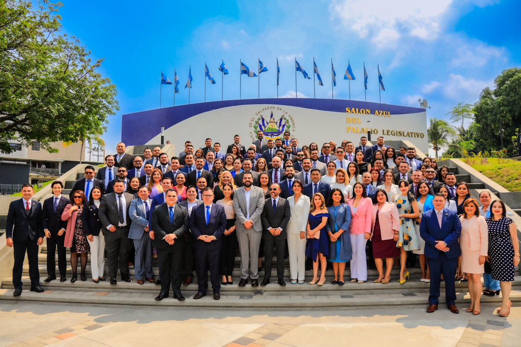 Diputados de la <a href="/BancadaCyan/">Bancada Cyan 🇸🇻</a> 2024-2027 listos para seguir haciendo historia. 🇸🇻