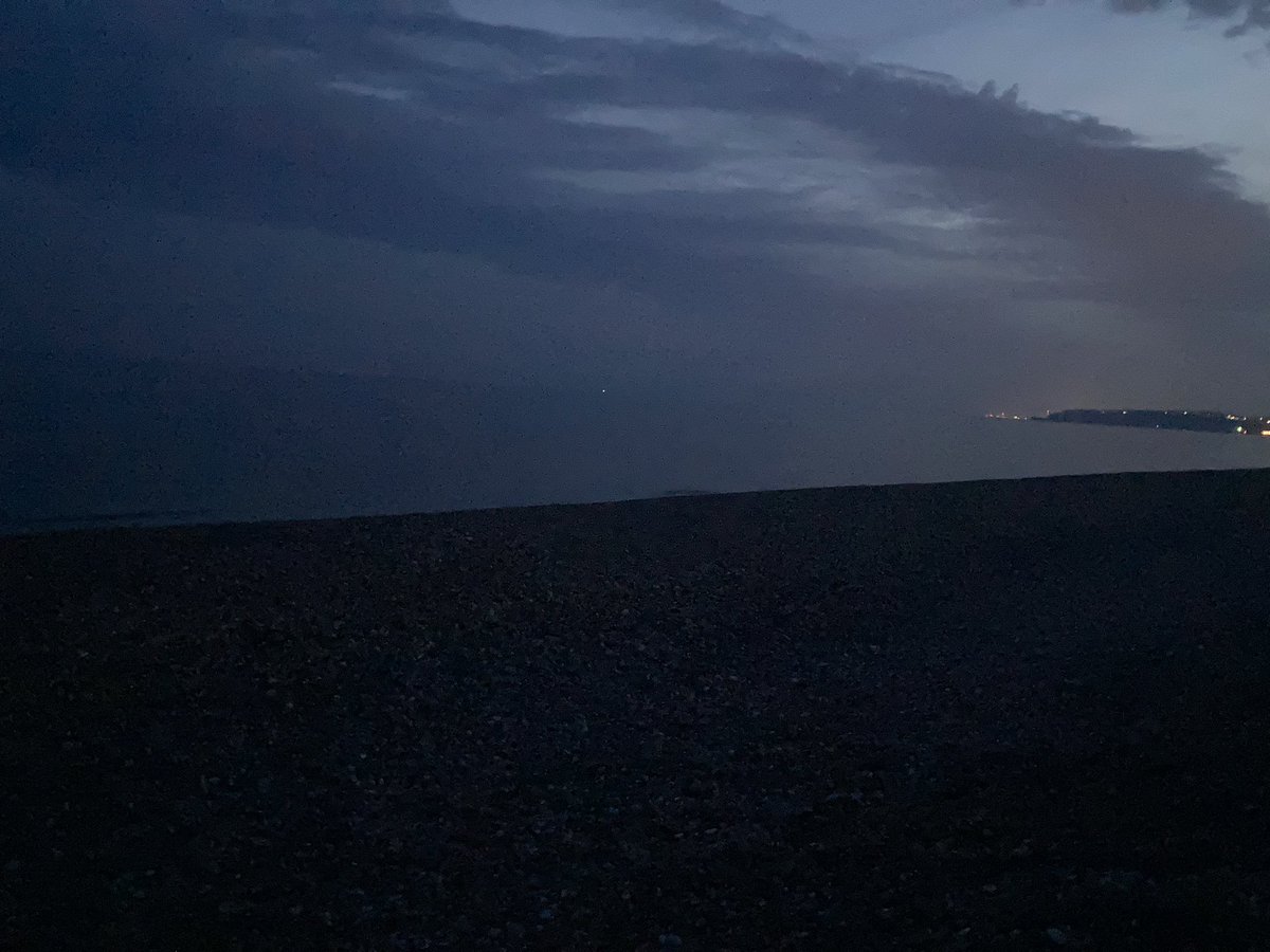Sitting on the beach at 9pm. Complete stillness apart from ripples of the sea hitting the shore. Visualising, gratitude. Breathwork, Reflecting. #health #nature #stillness #visualisation #reflecting