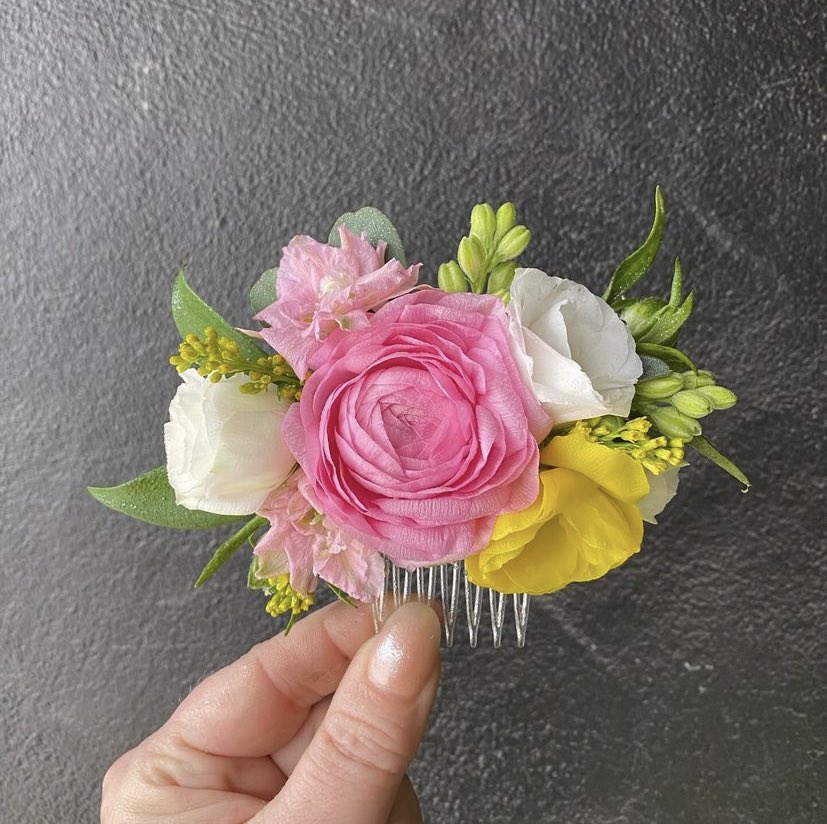 Prom is in full swing here at the shop. What’s your prom vibe? Blackbeard wrist corsage? Or Dryocampa rubicunda hair comb? (thank you to my co-worker for the pics 🫶🏻)