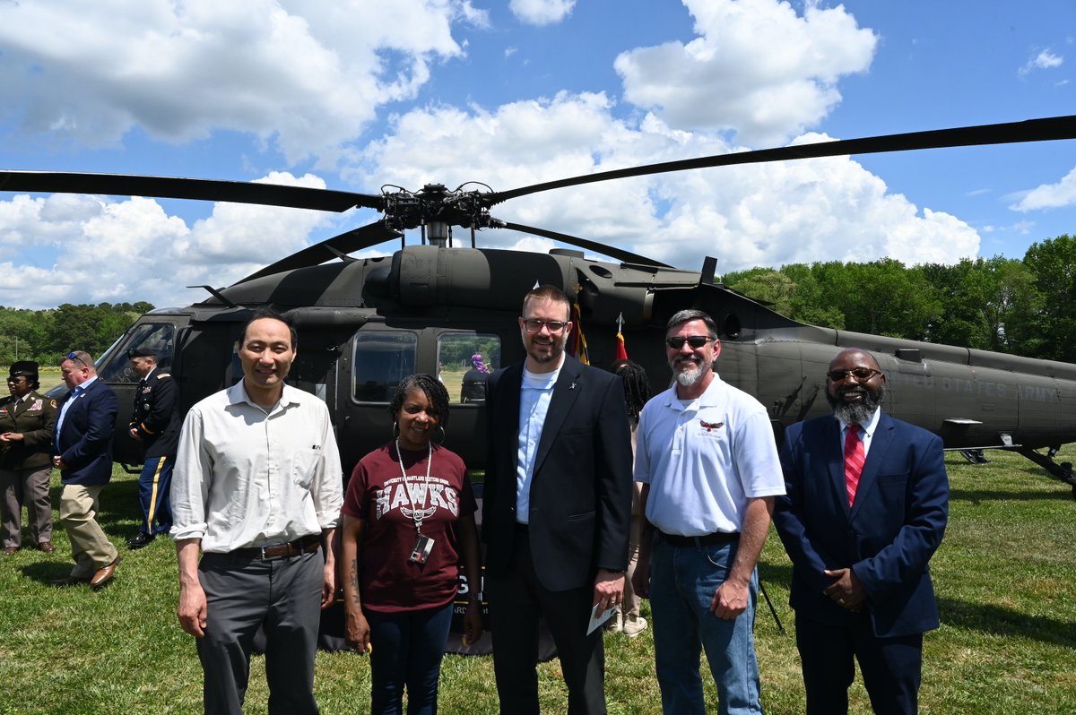 Members from the Maryland National Guard flew a Black Hawk helicopter to the #UMES campus today! 🚁 During a ceremony, a Memorandum of Understanding was signed by President Anderson and Major General Janeen Birckhead. 🦅 #HawkPride
