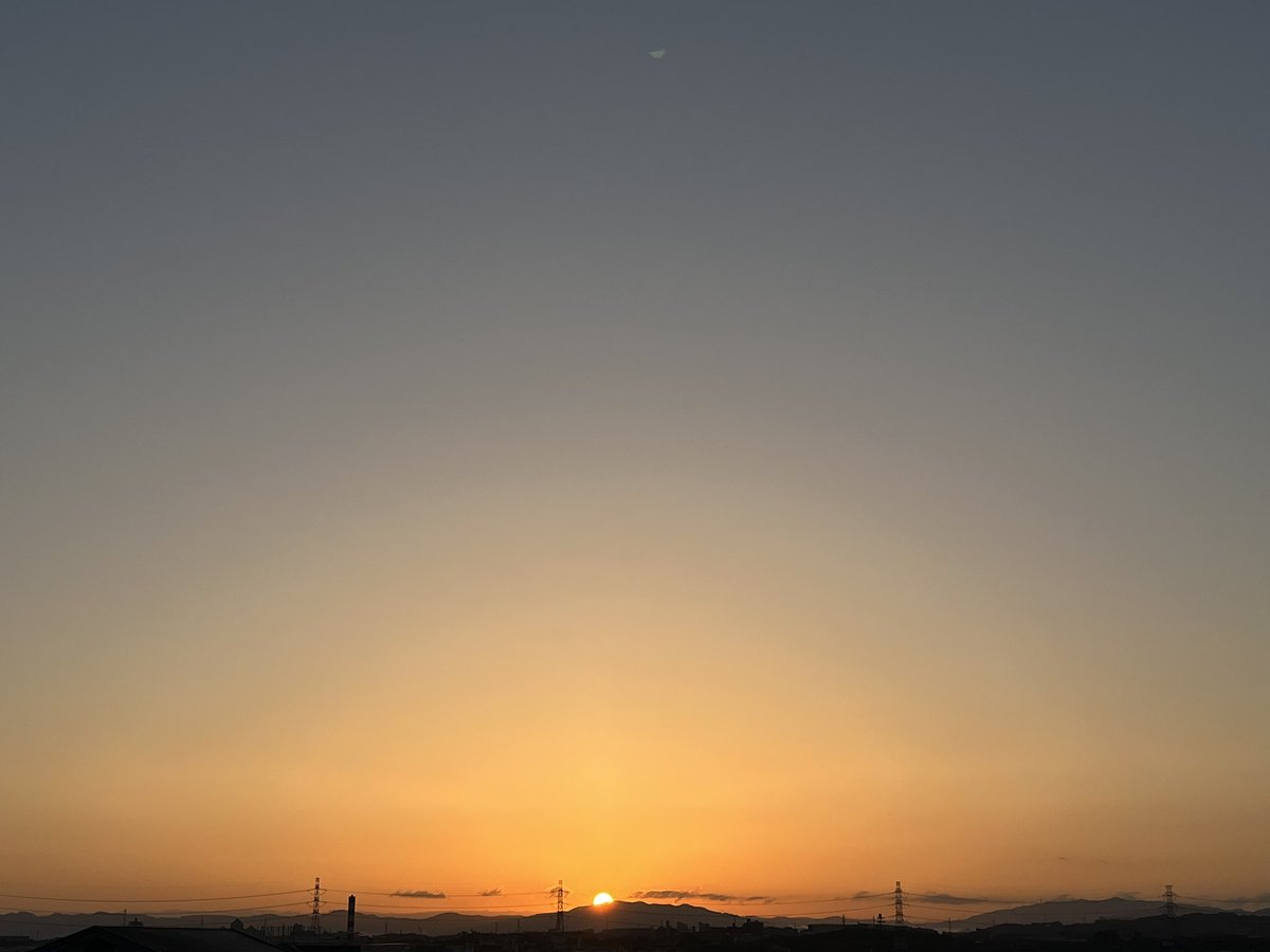 5月2日（木）大阪12℃☀️ おはようございます.⋆*⋆𓏸🌱 木曜日です 今日のお天気は￼晴れ☀️ 最高気温は22℃の予報です 昨日の雨も上がりました🌈 今日も無理なくまいりましょう 笑顔で元気にお過ごしください☘️ 皆さんの優しい繋がりに感謝です😊 今日も良い一日を.•*˙𓏸𓈒🍀 #イマソラ