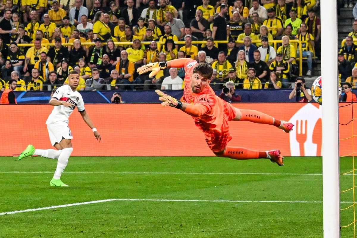 Le PSG a touché les montants à 🔟 reprises cette saison en Champions League, personne n'a fait mieux... ou pire. 😬