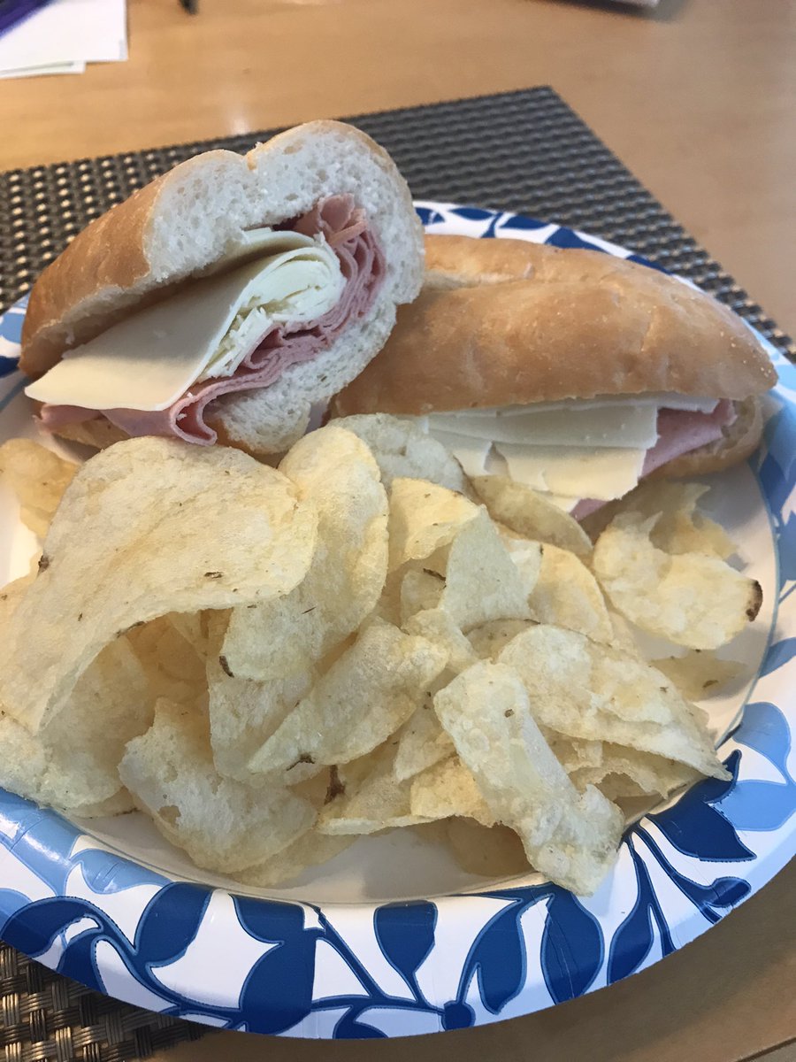 @GSmokesweed1 Hi grandma 🥰🌺 probably have to ease on into solids hopefully sooner than later for you 🫶 tonight I was just in the mood for bologna & cheese on a nice roll & some potato chips👍 enjoy dinner 🏡 #menucall