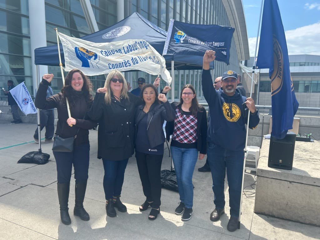 Members of our Council were proud to honour #InternationalWorkersDay today in support of the @IAMAW2323 Worker Celebration and Airport Living Wage Rally at the Toronto Airport. #onlab #Solidarity