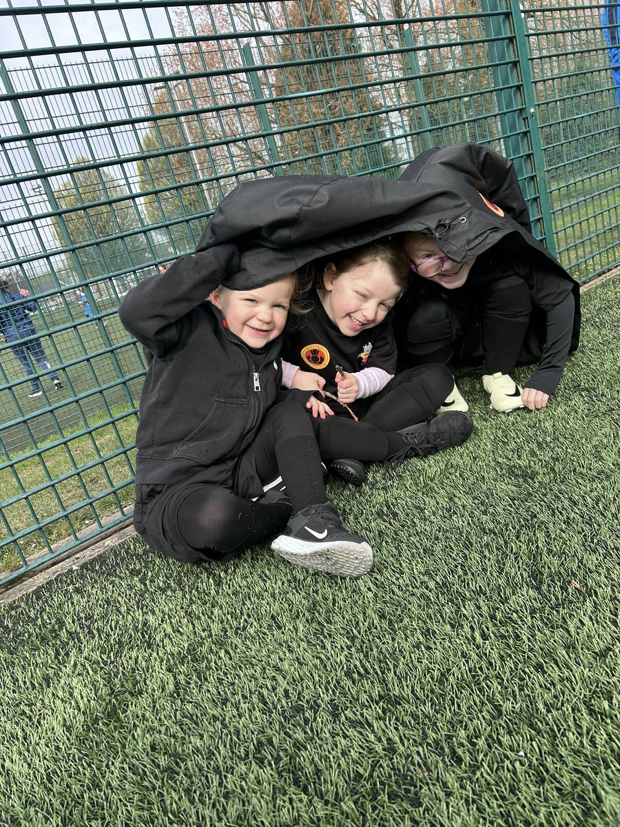 Last Sunday in the rain… 🌧️ If only our U7s had some lovely Rossvale waterproofs on the way to keep them dry at their Sunday matches👀😏🤝 🔴🟡