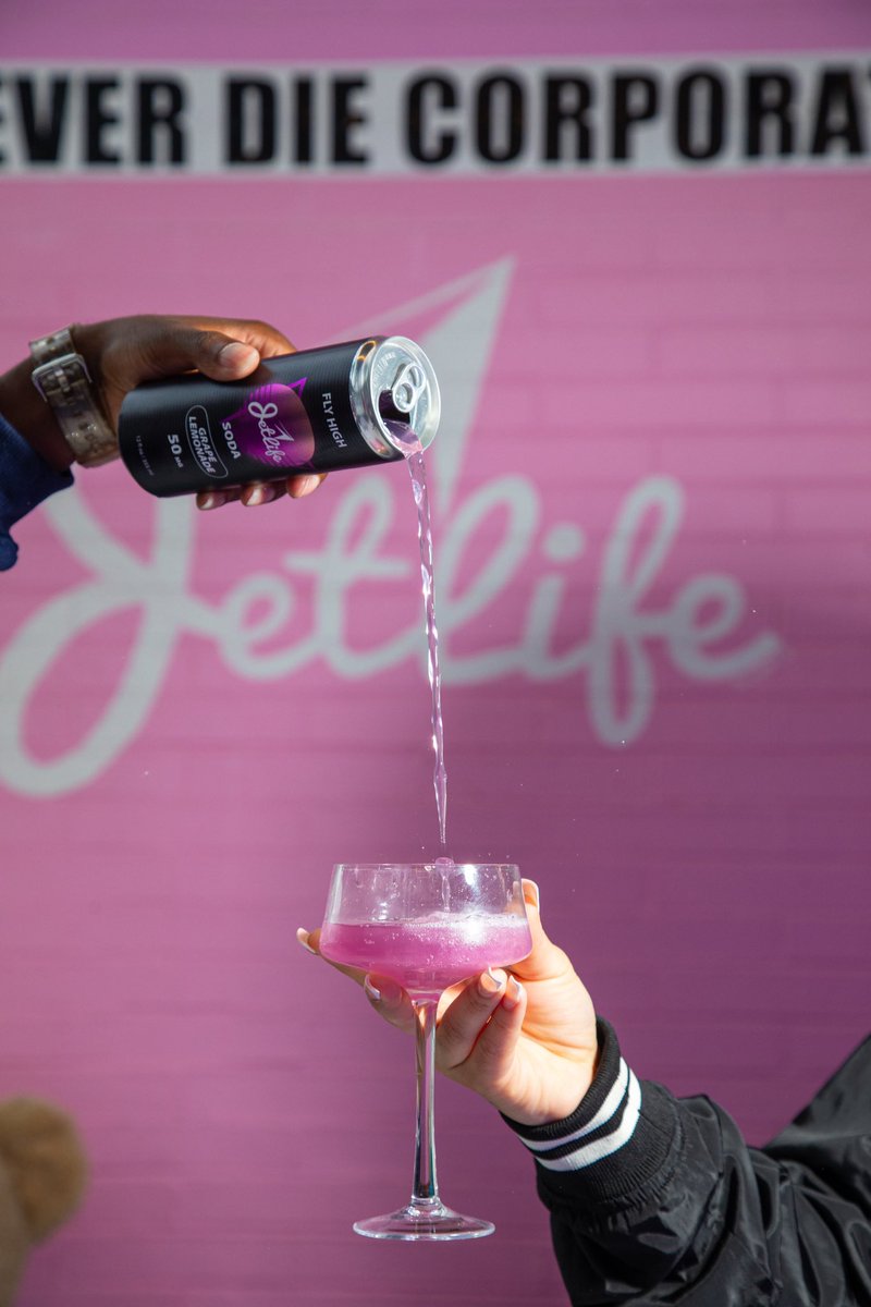 The highest level of refreshment. Take flight at JetLifeSoda.com 🛫 #seltzer #infused #hangoverfree #nonalcoholic #alcoholalternative #alcoholfree #nola #currensy #spitta #spittaandretti #jetlife #jetlifeapparel #jetliferecordings