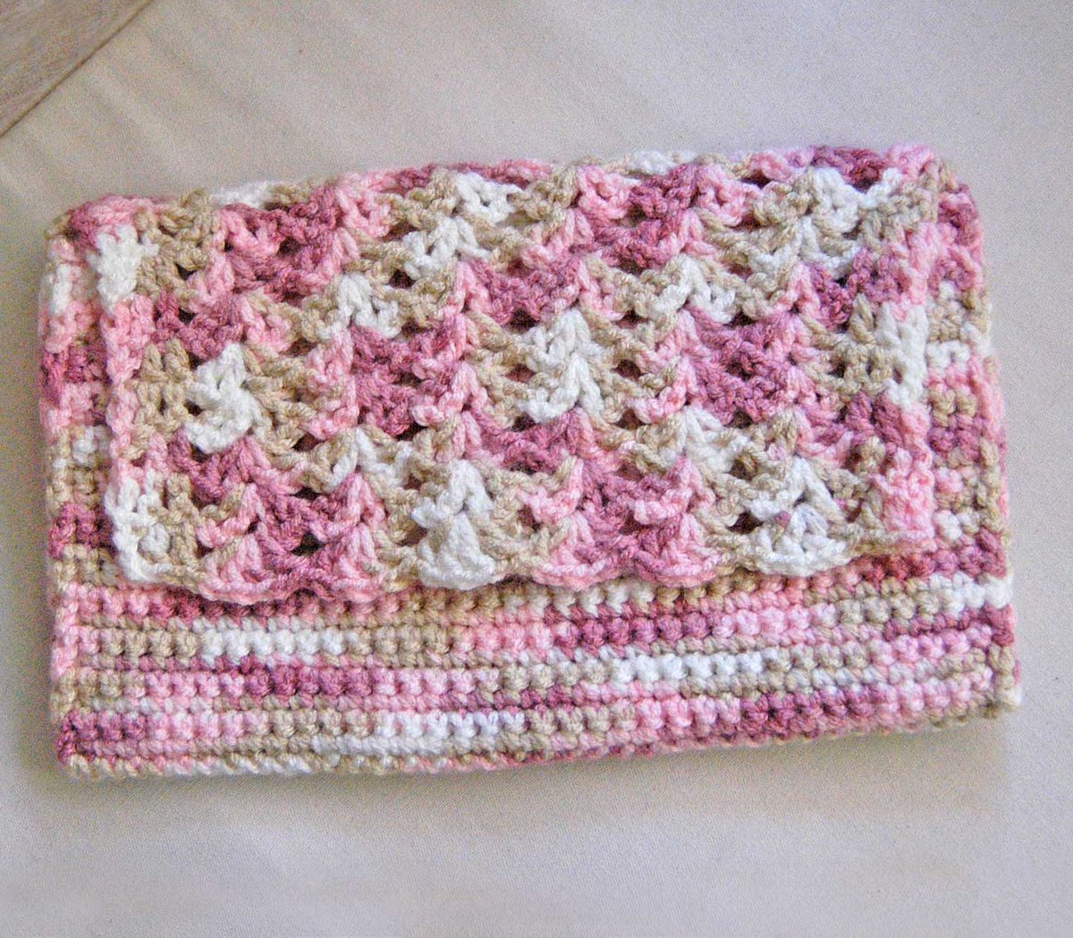 🌿🌿🌿FOR Women & Girls!
Pretty Pink Clutch Purse at NutmegCotttage
nutmegcottage.etsy.com/listing/121133… #clutch #purse #handbag #etsy #pottiteam #buynow #fashion #thursdayvibes #gift #etsygifts #forher