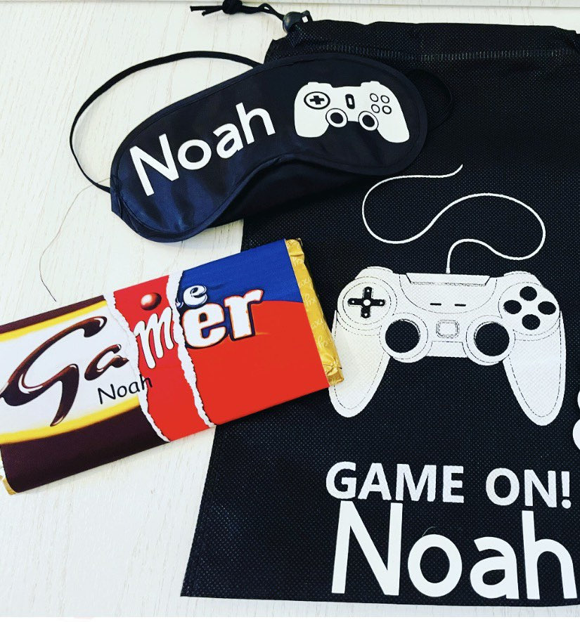 Gamer party bags, party favours, birthday. Gamer gift. 
Personalised 

ktspecialgifts.etsy.com/listing/116470…

#gamergift #personalised #gamerlife #gamerbirthday #gamer #gamerpartyfavours #etsy #teenagegift #sleepovers #slumberparty #gamerbag