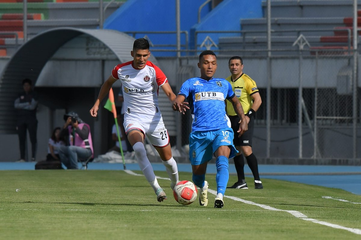 Jhunior Vera tapó el tiro penal a Tommy Tobar a los 20'ST, #FCUniversitario (0-2) @SanAntonio ( 📸 APG) #FinalDelApertura #DivisiónProfesional @LaRazon_Bolivia