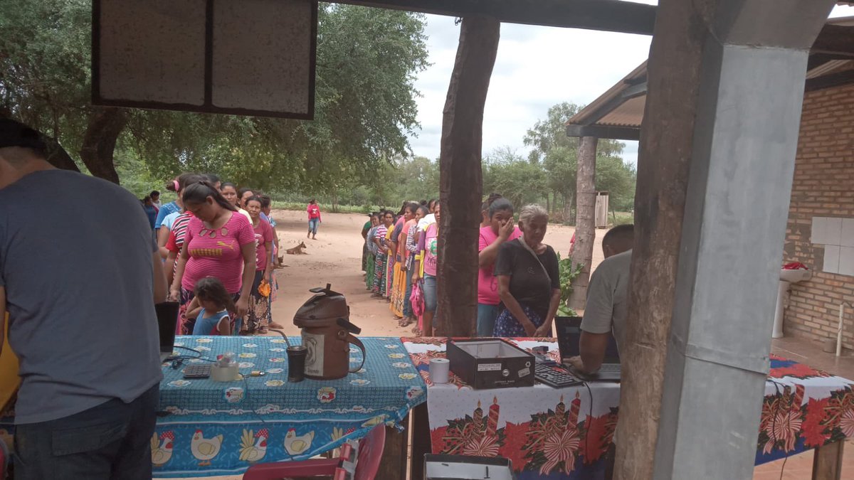 El festejo por el Día del Trabajador puede esperar, los participantes de #TekoporãMbarete no. Por eso hoy sigue la jornada de pagos en el Chaco a miembros de comunidades indígenas. 
#GobiernoDelParaguay 
#ProtecciónSocial