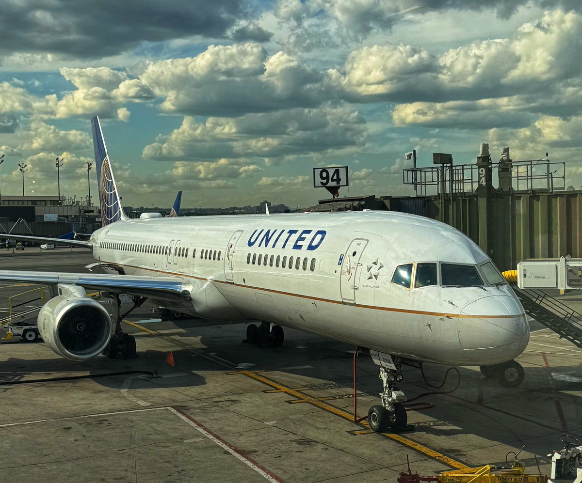 Time to head back home to Chicago! 

Another ride on the @united 757! 

Gorgeous blue skies waiting for us! 

#united #unitedairlines #boeing757 #worktravel