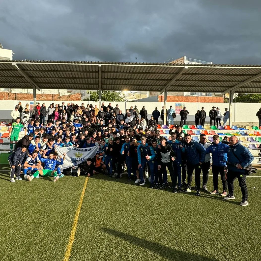 💙 AZULILLOS... NUESTRO JUVENIL A ASCIENDE A DIVISIÓN DE HONOR 💙

El empate conseguido hoy (1-1) ante Hispania en tierras jienenses nos conceden el ascenso del Juvenil dirigido por Sergio Corpas que ha conseguido dos ascensos en dos años con un grupo inolvidable.