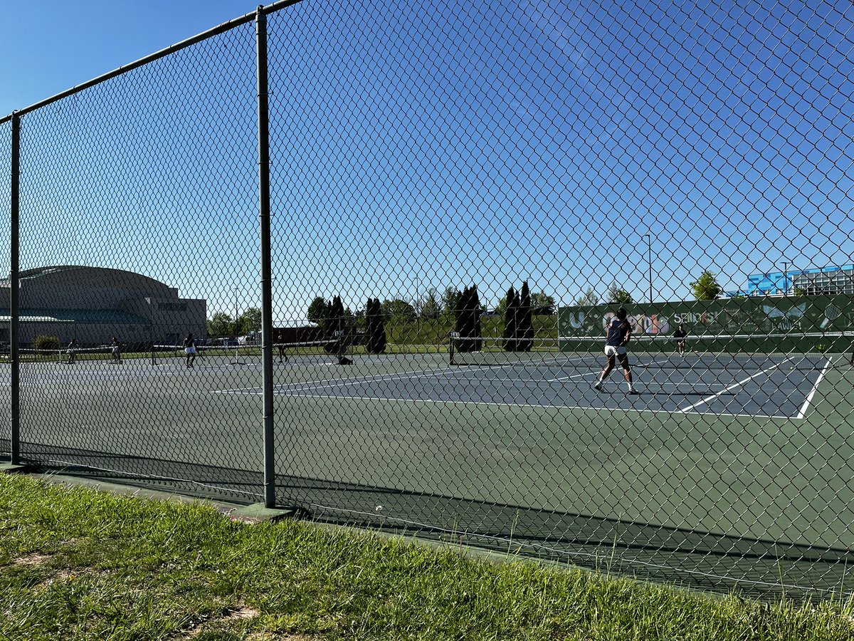 Beautiful afternoon for Tennis!!🎾 Good luck Hawks!!@Urbana_Hawks