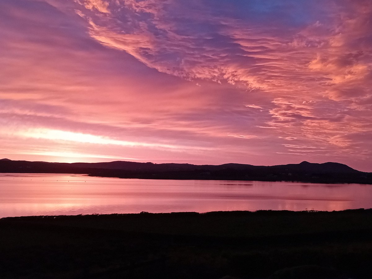 What a sky this evening over #MulroyBay. Greatest wee country when the sun shines. No filter needed in #Fanad #Donegal