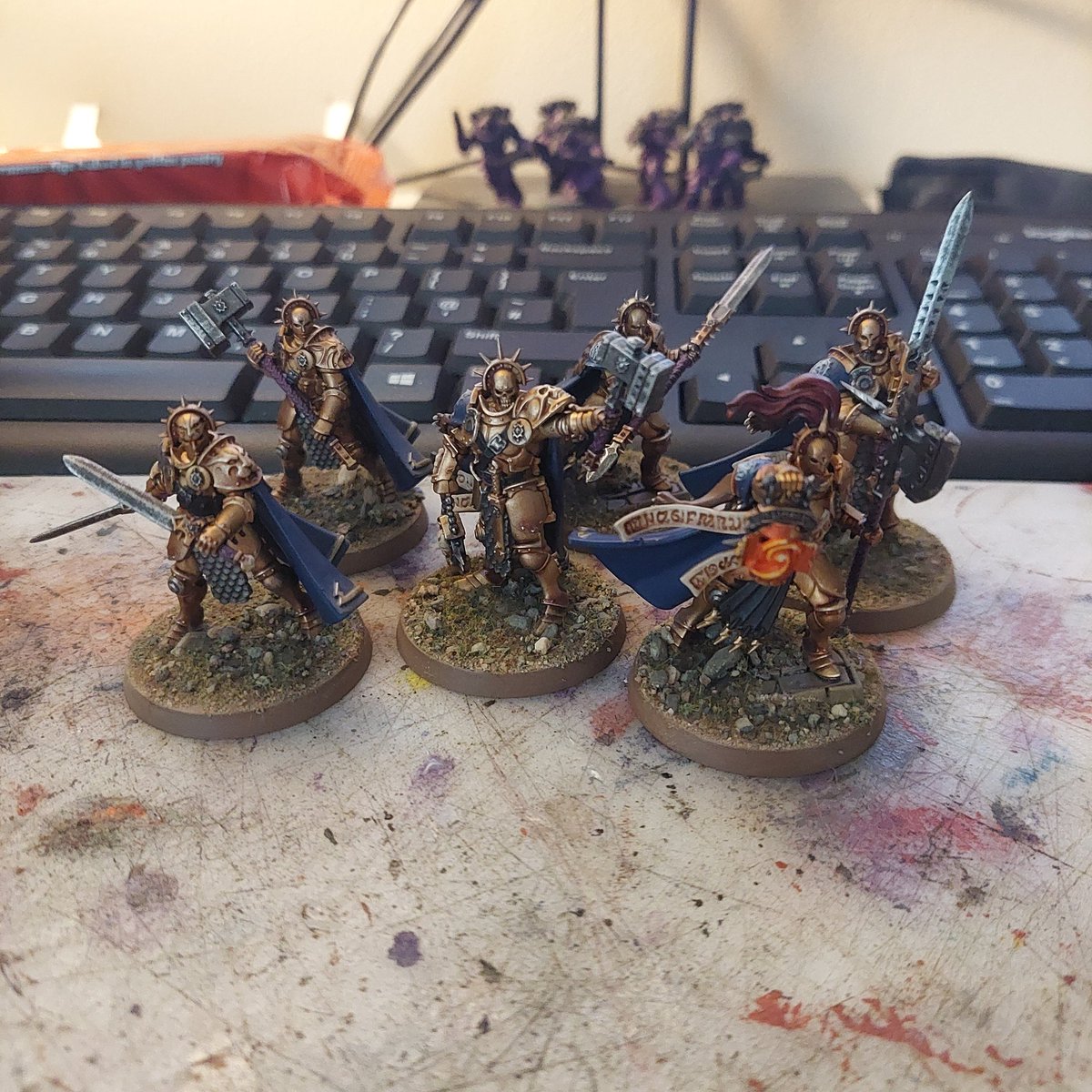 Continuing my burst of enthusiasm for skirmish games. I managed to paint up a stormcast warcry warband that has been sat on my desk for some time. Turns out a chill hobby evening with a friend is a great motivator! #WarhammerCommunity
