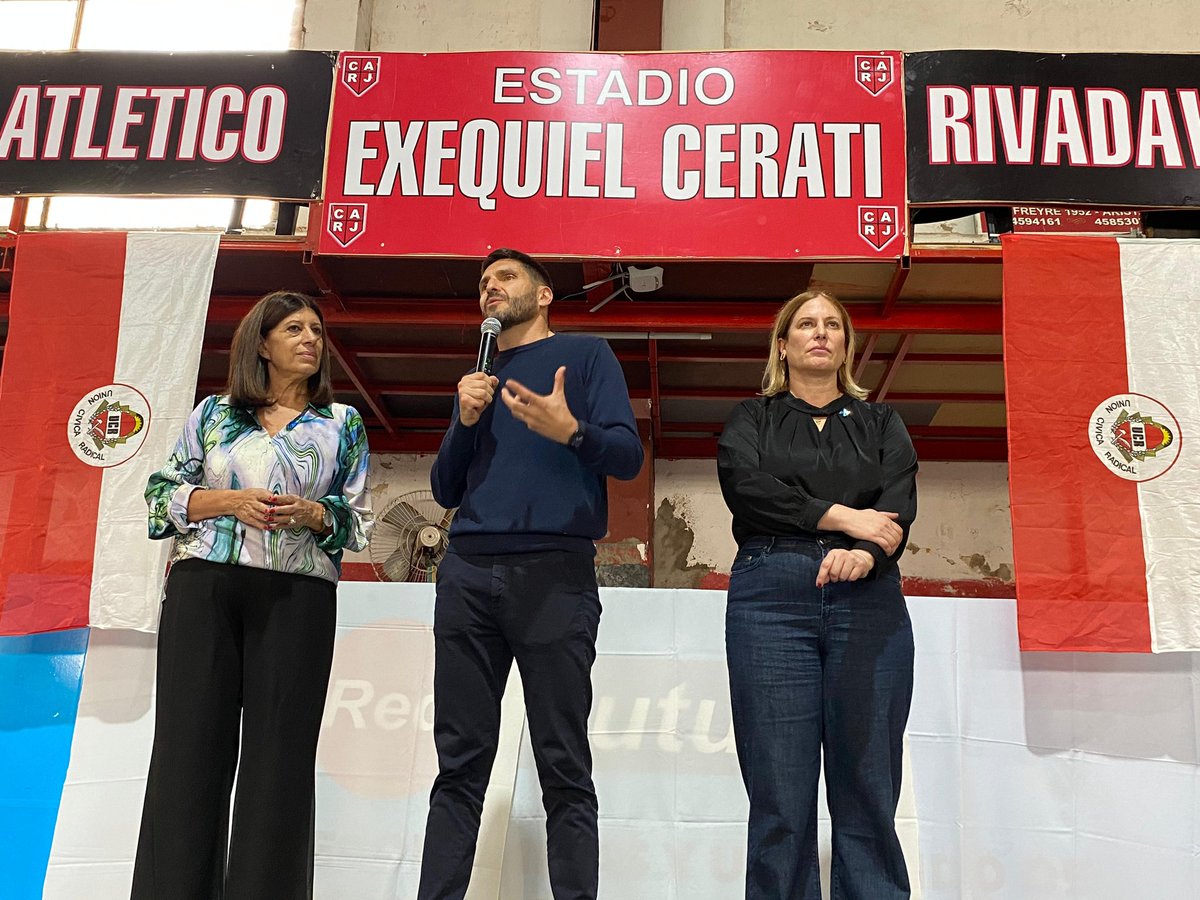 ¡FELÍZ DÍA DEL TRABAJADOR! Con un almuerzo en el querido Club #RivadaviaJuniors, desde #Unidos en el dpto La Capital, celebramos el dia del Trabajador💪🏽 y de la Constitución Nacional🇦🇷