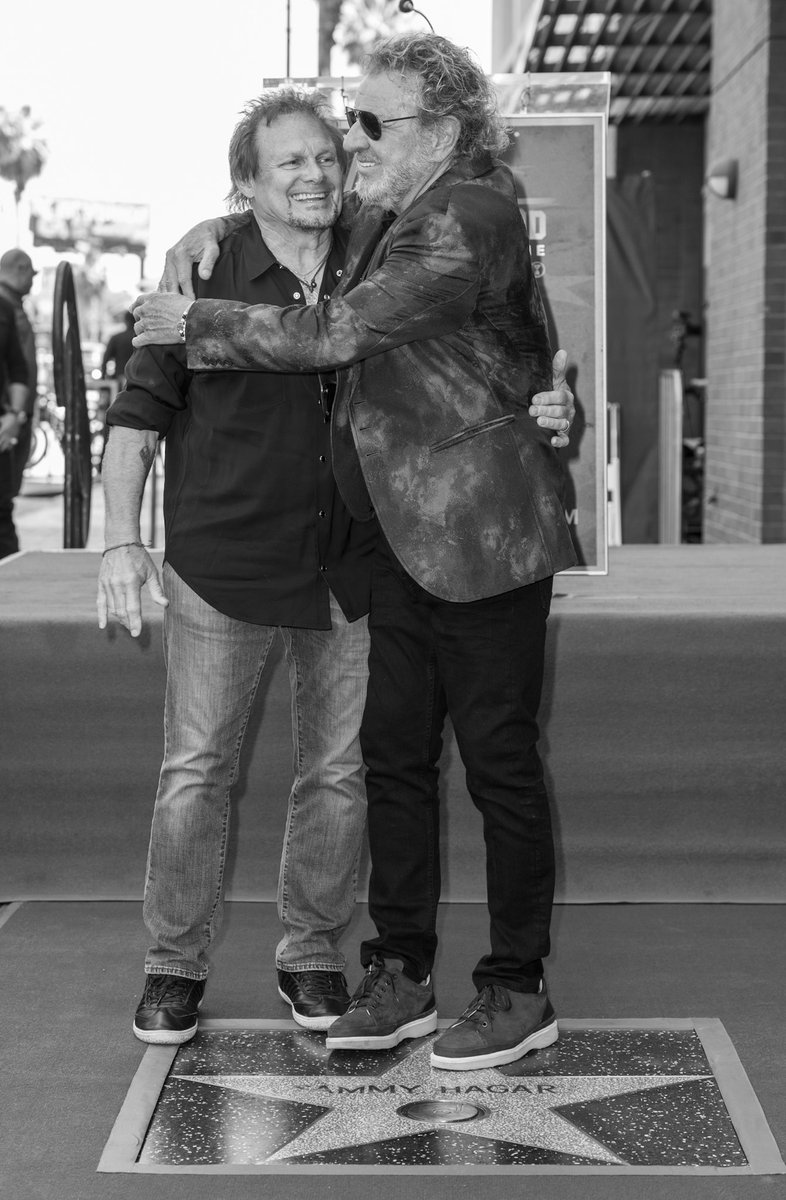 🎸🎶 Legends of Rock! Van Halen’s Michael Anthony joins us in Hollywood for the unveiling of our newest Walk of Famer Sammy Hagar ✨ 📸 @imagerybyoscar | HCC #walkoffame #sammyhagar #michaelanthony #vanhalen #hollywood