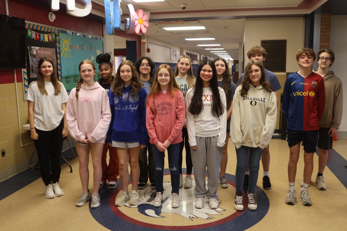 Fourteen students from each of our middle schools were recognized with Glory of Missouri Awards for representing one of fourteen virtues. Congratulations to these amazing students!   💙 #msdr9 

Visit bit.ly/msdr9distincti… to view more award-winning students and staff!