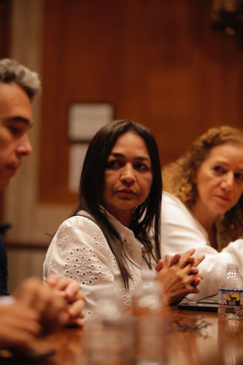 Nossa delegação se reuniu hoje em Washington (EUA) com o senador independente Bernie Sanders. Na pauta: a defesa da democracia e como nossos países enfrentaram os golpistas.