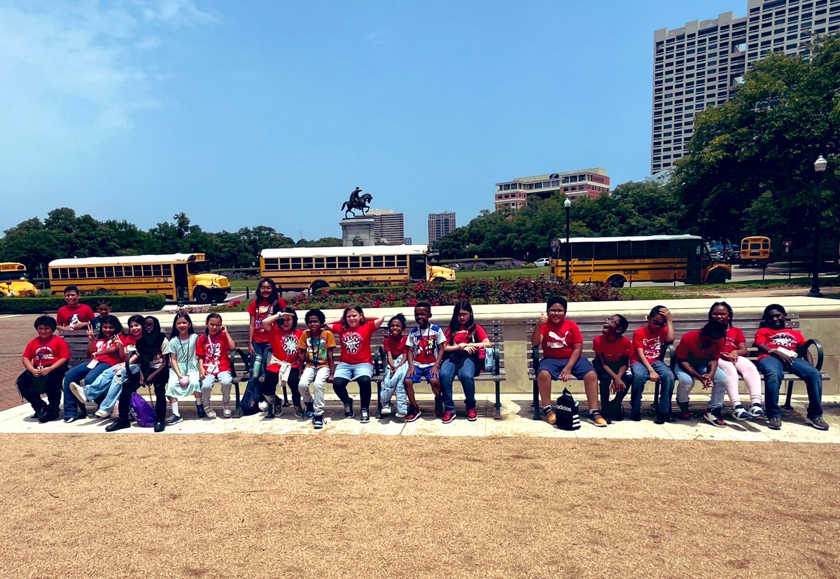 Yesterday day we celebrated a group of students who had A Honor Roll all school year. Keep Shining Dunn Bears ♥️