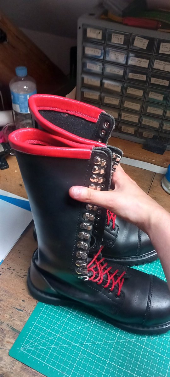 Problem : boots top edges dont looks nice Solution : leather cover :p