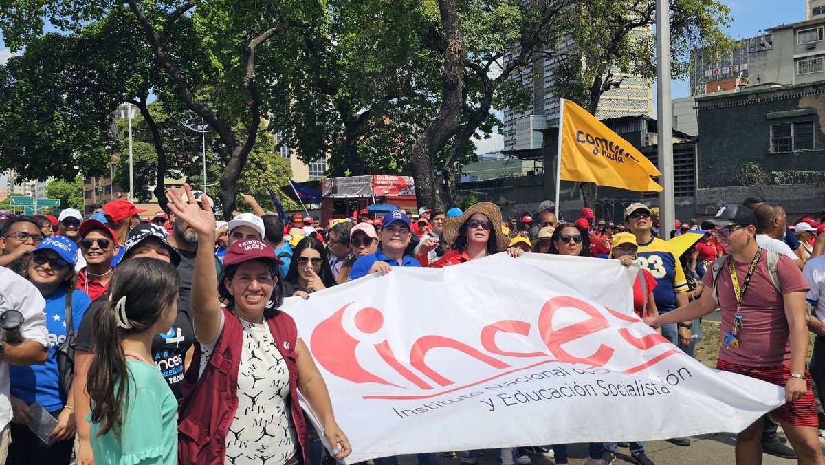 Trabajadores del @Incesocialista movilizados en celebración del Día del Trabajador. Alegría, convicción y consciencia de nuestras luchas. #MayoDeTransformación