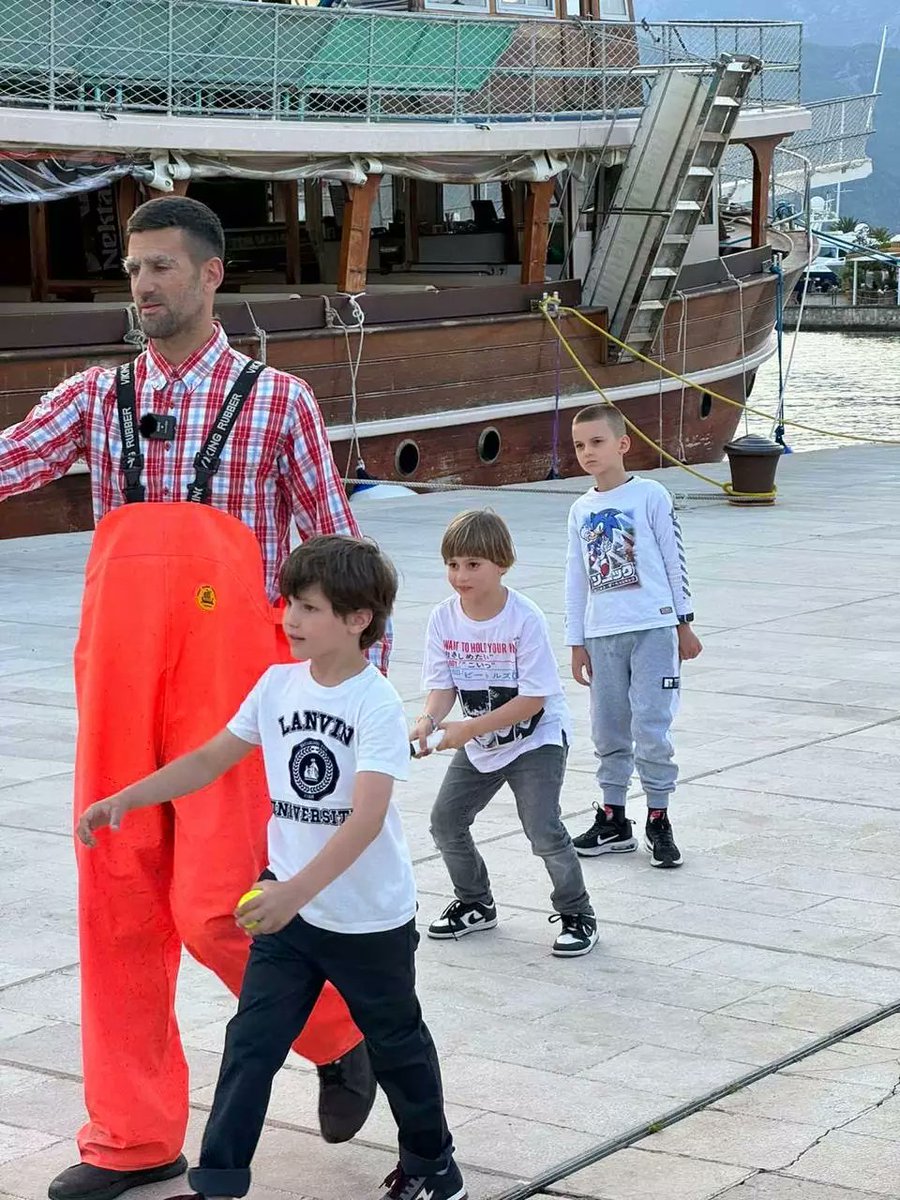 👋 @DjokerNole in Tivat,Montenegro 🇲🇪
#tennis🎾👪

#Djokovic @NDjokofan #NoleFam 
📸:borba.me/ekskluzivno-dj…