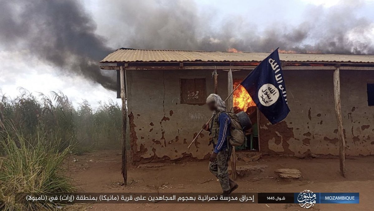 #IS Central Command release official photoset of Shabaab Cult (IS-M) #attack on #Christians in #Manika, #Eráti District, #Nampula Province, #Mozambique Shabaab Cult is moving further and further South without hinderance 

trackingterrorism.org/chatter/is-m-m…